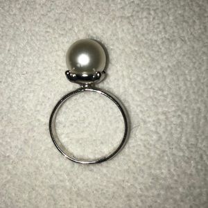 white cream pearl ring